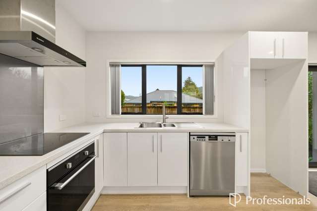 15A Burden Avenue Wainuiomata_4