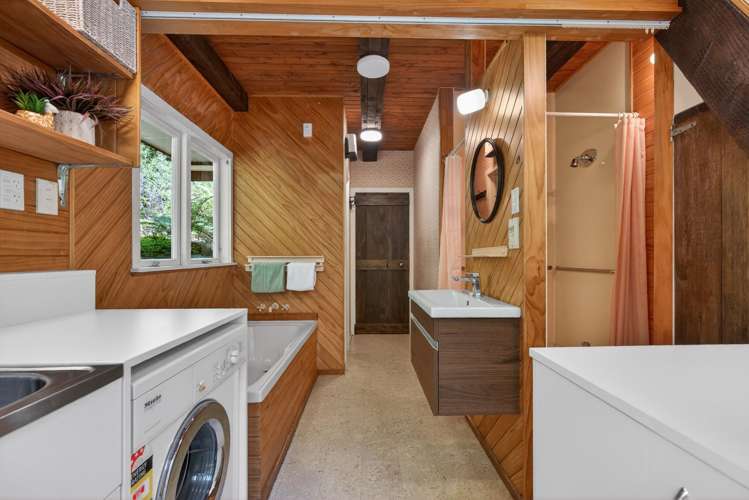 8 Tiniroa Grove Silverstream_10