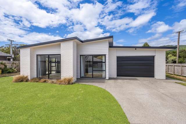 Retire in Waikanae - Like New!