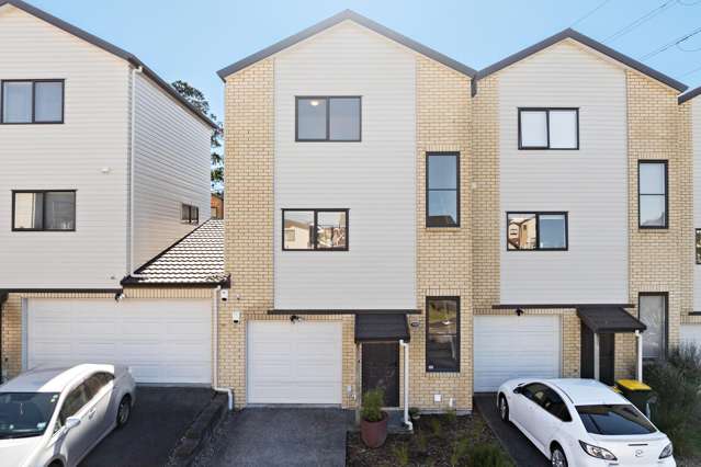 Secure Three-Level Townhouse in St Clair Village