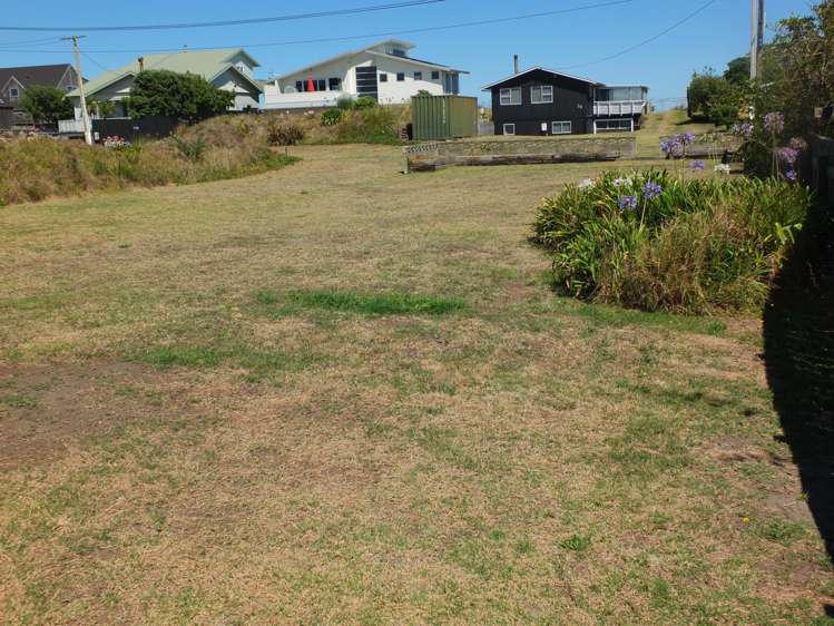 33 Marine Parade Foxton Beach_21