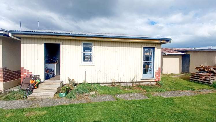 21 Main Road Tuatapere_14