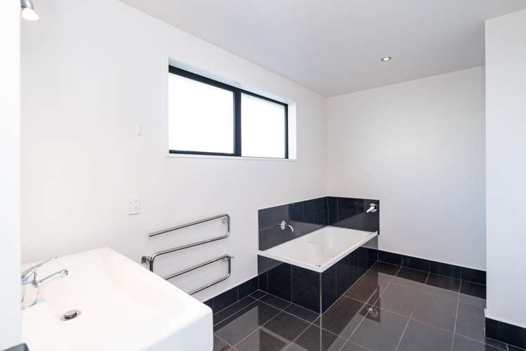 213 North Road Waikiwi_11