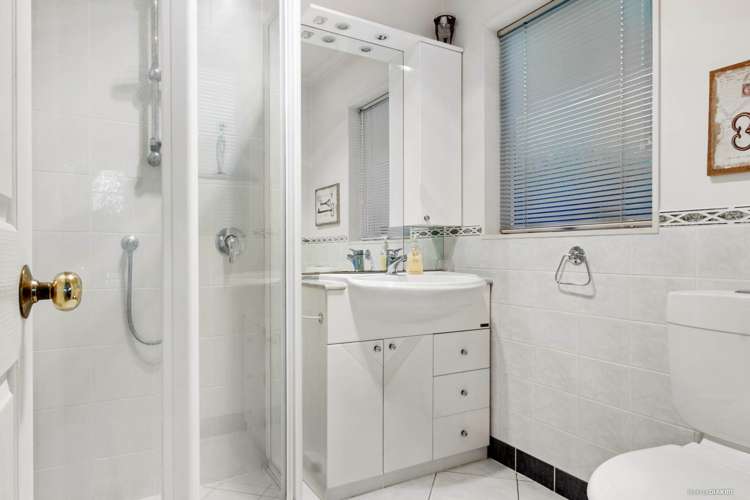 1b Wakeling Avenue Te Atatu South_9