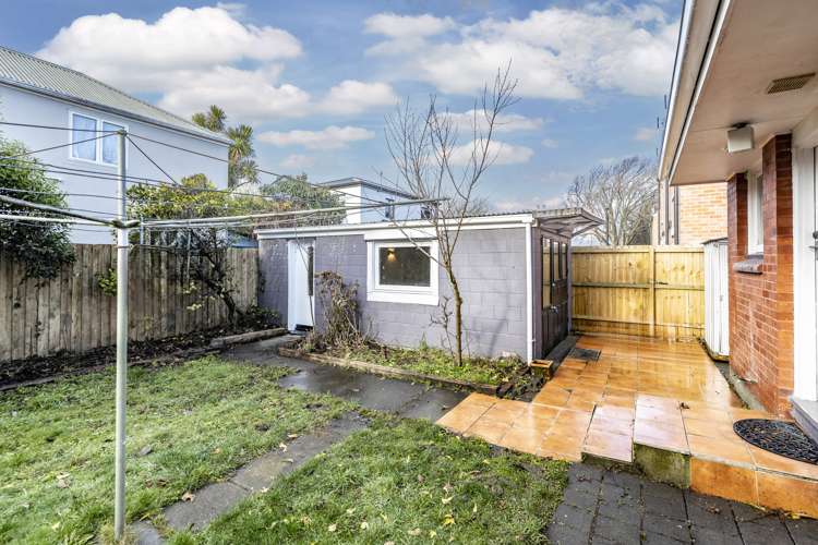 2/28 Bunyan Street Waltham_17