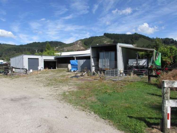 5 Racecourse Road Reefton_9