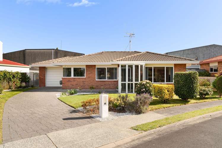 8 Racecourse Way_2