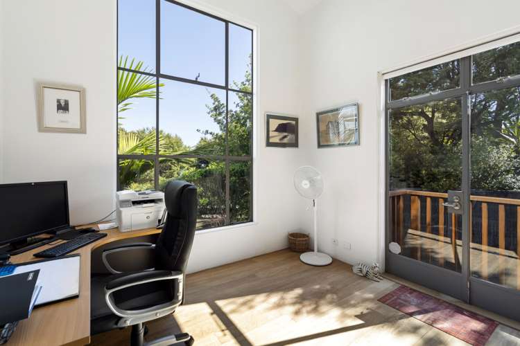 8 Herrings Cove Place Titirangi_16