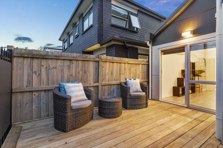 5A Holland Avenue Point England_23