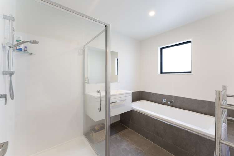 83 Faringdon Boulevard Rolleston_10