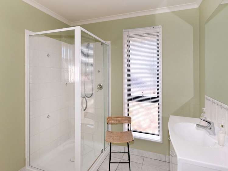 31 Hollybush Drive Brightwater_9