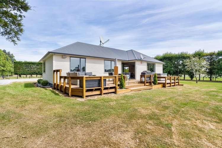 64 Lochiel Bridge Road Winton Surrounds_1