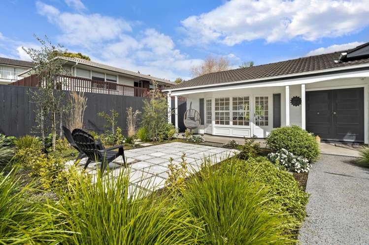 16 Pickwick Parade Mellons Bay_35