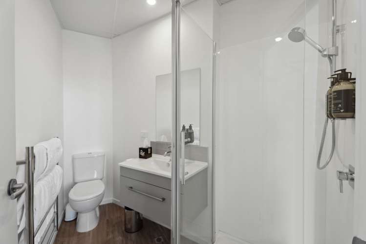 205 (Door 206) Ramada Hotel, 18 Frankton Road Queenstown_12