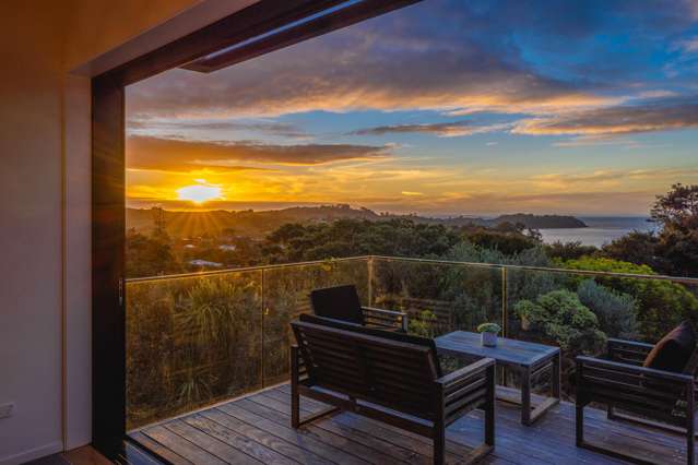 58 Victoria Road South Onetangi_1