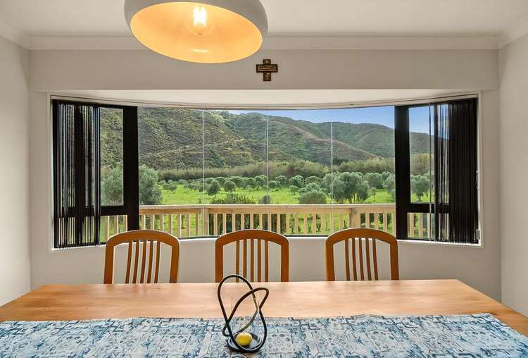 1276 Coast Road Wainuiomata_10