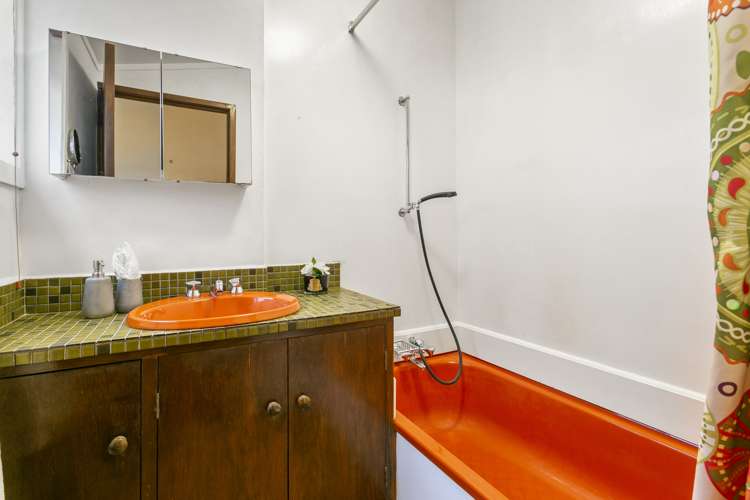 531 Scenic Drive Waiatarua_19