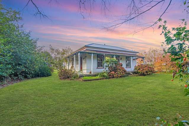 Timeless Villa with Lifestyle Appeal and Future Potential