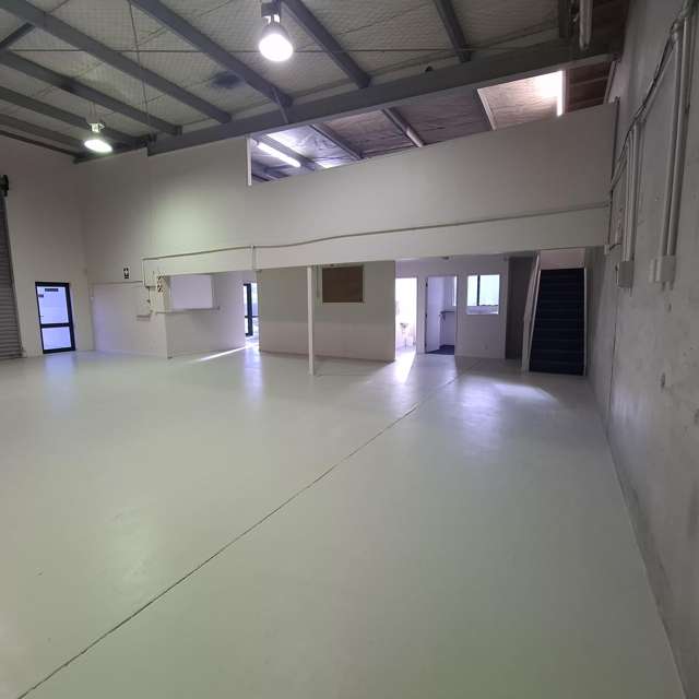 Unit A, 6 Westech Place Kelston_3