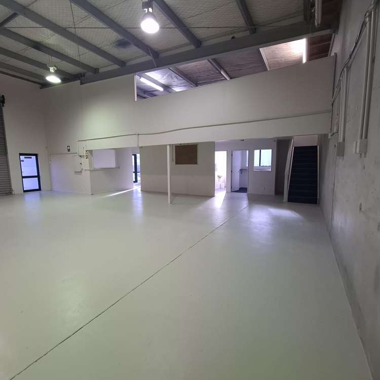 Unit A, 6 Westech Place Kelston_3
