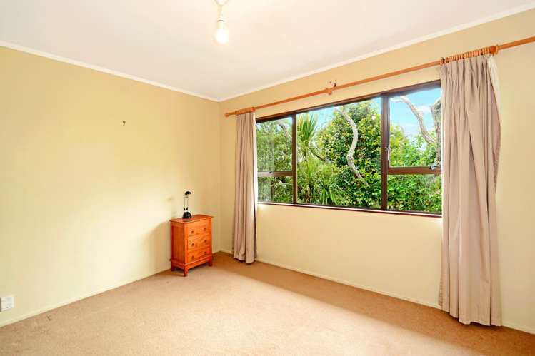 2 Onedin Place Titirangi_15