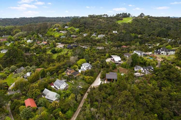 17 Chatham Avenue Paremoremo_40