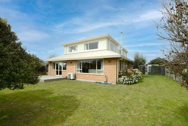 1 Travis Country Drive Burwood_17