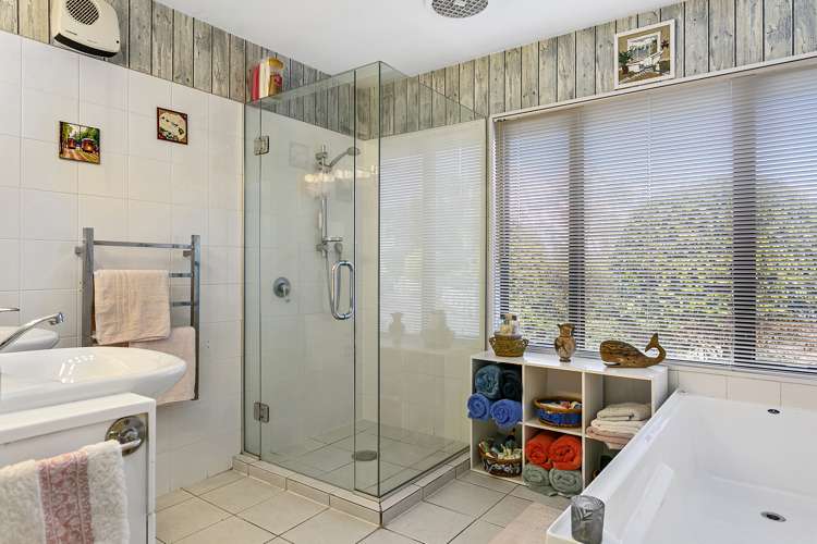 9 Kahurangi Drive Rangatira Park_17