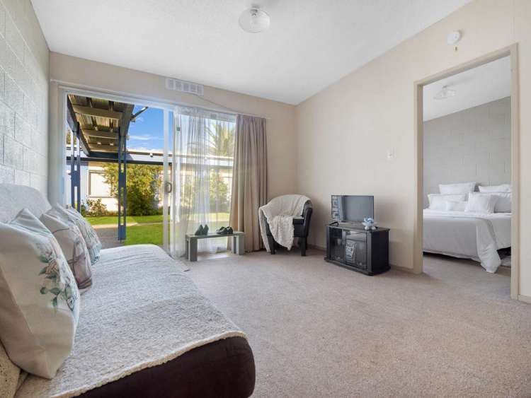 2/100 River Road Hamilton East_5