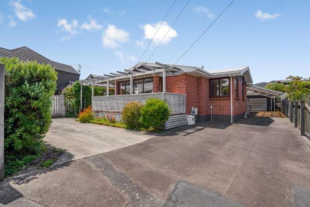 Hutt Central - Unbeatable Location & Sun