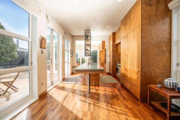 69 Marine Parade Seatoun_1