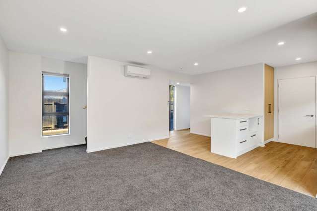 2/11 Spring Grove Street* 10222_3