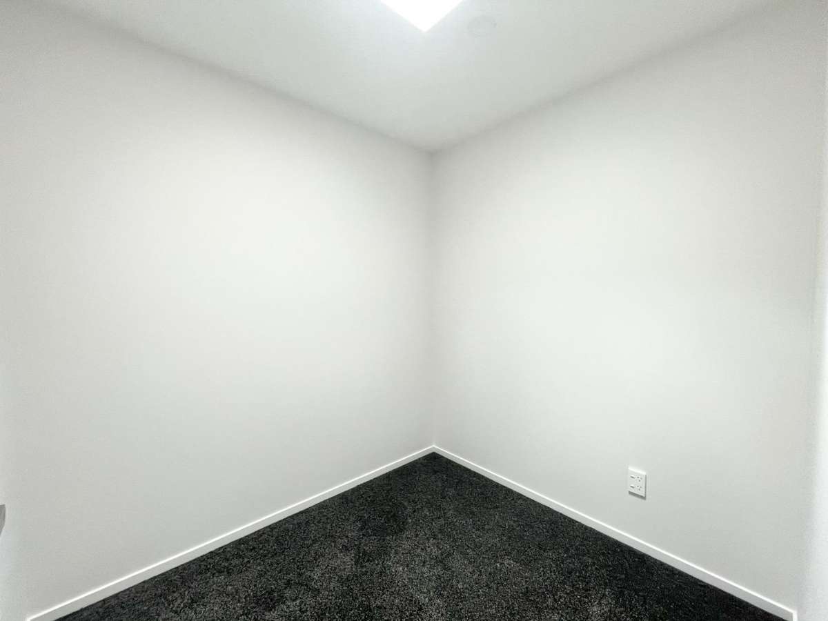 Te Atatu Peninsula, 2 bedrooms with 1 Study 3