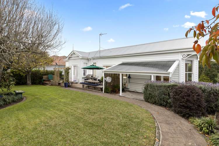 52 Lake Road Narrow Neck_16