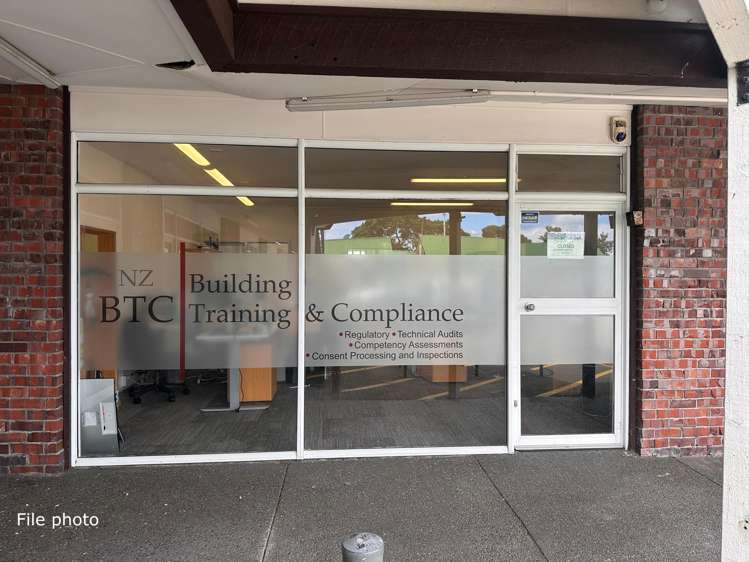 Shop 10/60 Queenspark Drive 'Parklands Mall'_0