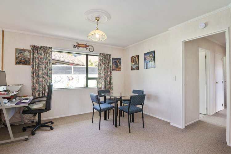 82 Olympus Way Richmond_6