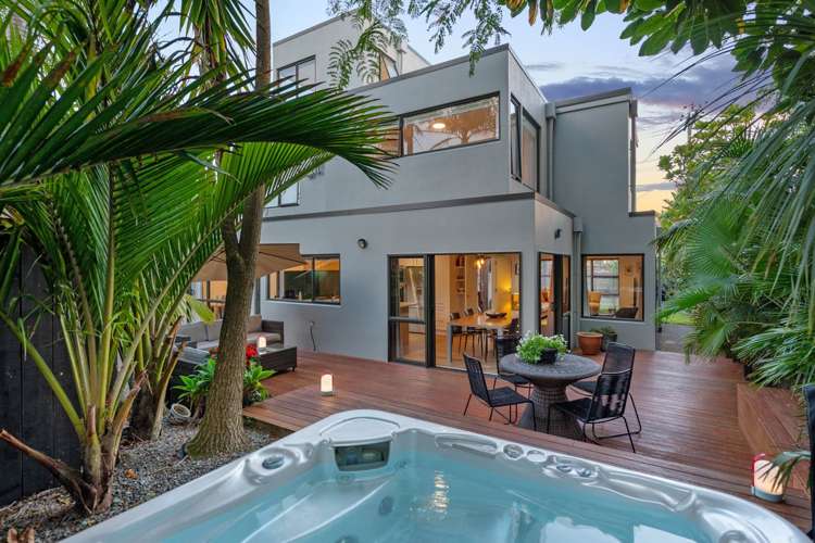 42 Merani Street Narrow Neck_28