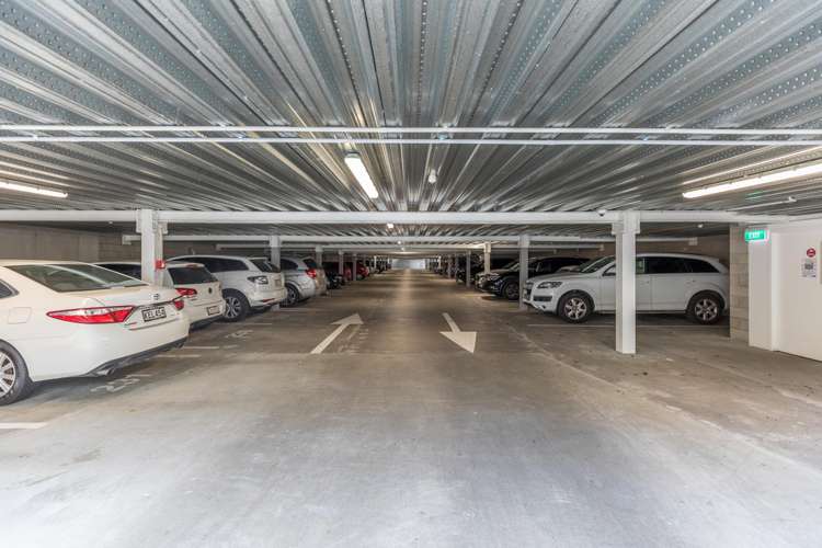 215/8 Thompson Park Road Mount Wellington_13