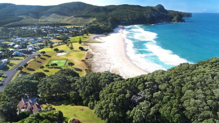 128 Oratia Place Onemana_29