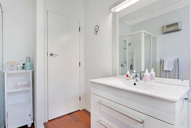 4/252 Hurstmere Road Takapuna_12