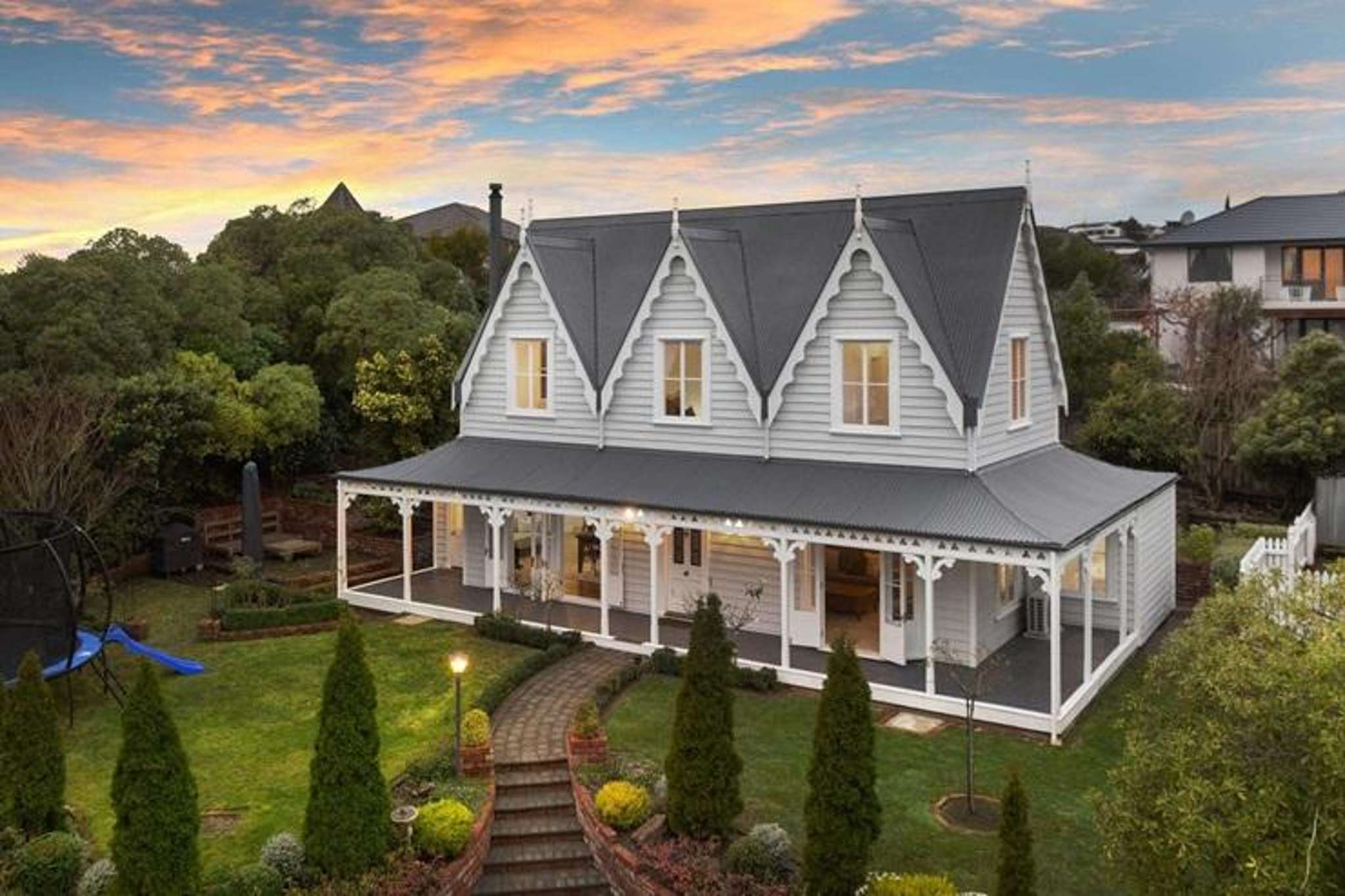 Second time lucky: Couple's squeals of delight after they buy real-life doll’s house