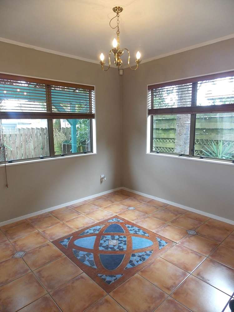 2/61 Clevedon Road Papakura_4