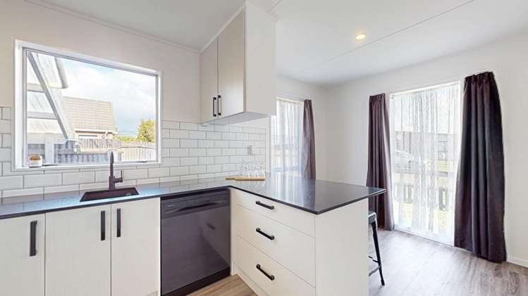 65 Meadowvale Drive 10516_6