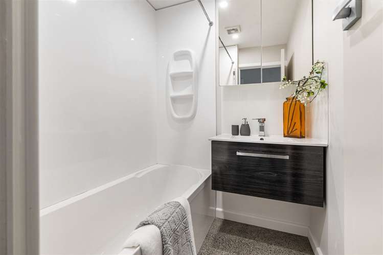 1/201 Lake Road Belmont_21