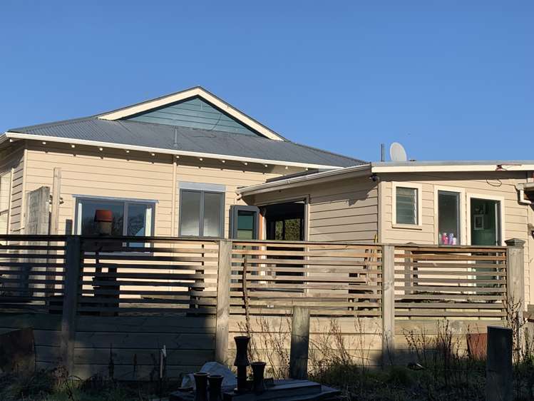 37 Main Road Owaka_19