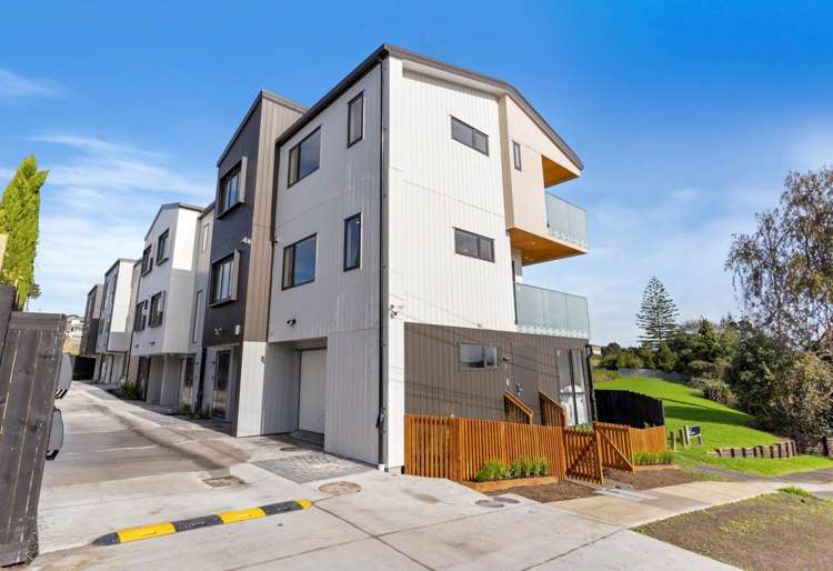 8/61 Clayburn Road_0