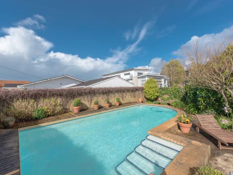 772 River Road Chartwell_19