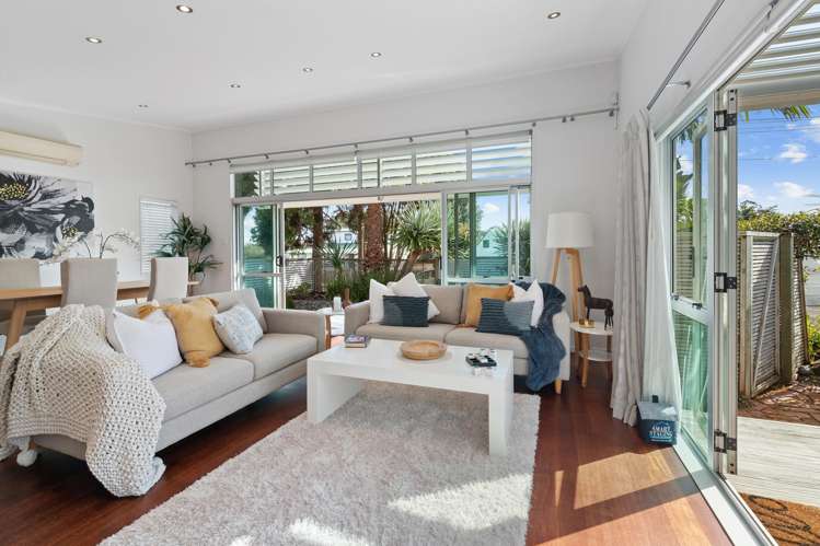 2/2 Salem Place Torbay_13