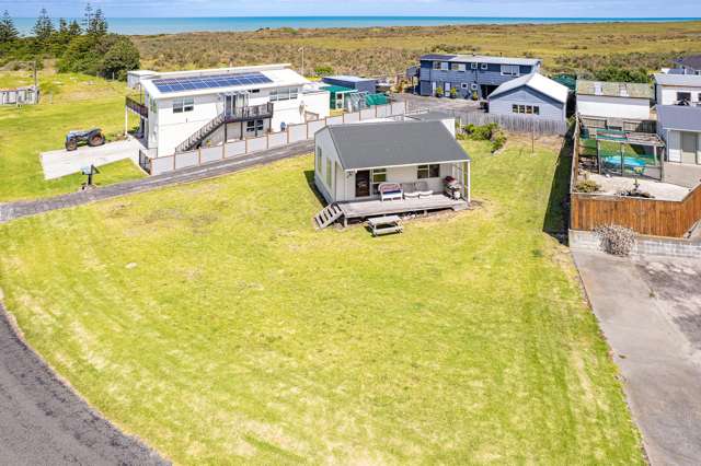 Classic Kiwi Bach – Waiinu Beach