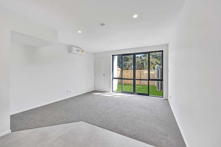2/11 Kelburn Lane Mangere_2